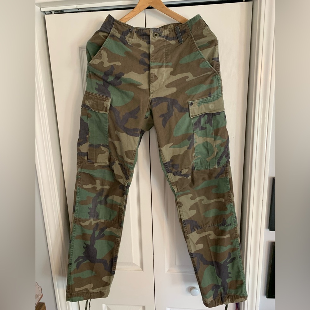 Vintage Camouflage pants. XS/ Regular. Heavy cotton. Adjustable waist. Perfect!